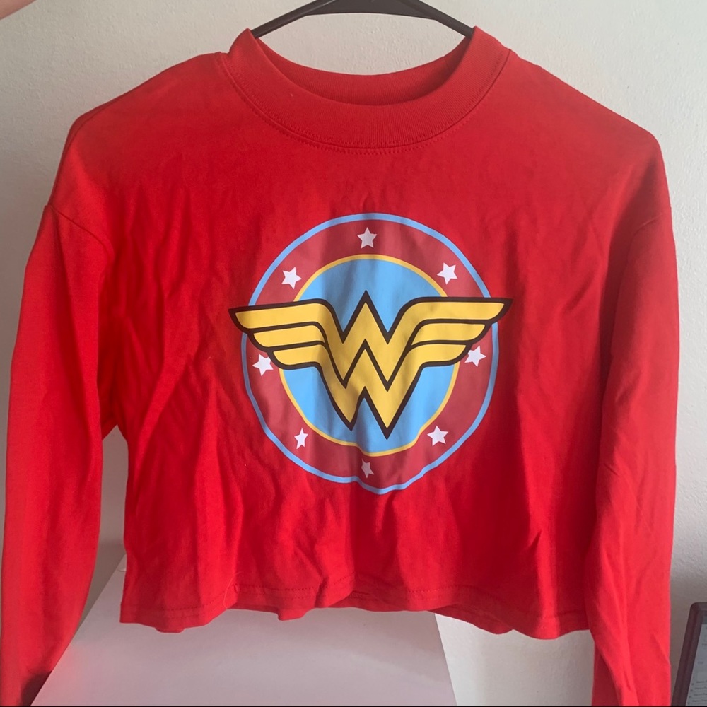 small crop top sweater wonder woman